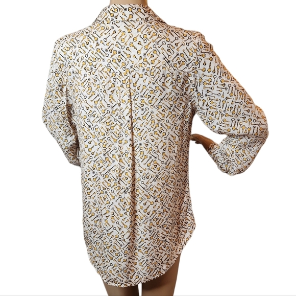 Chico's Keys Allover Print long-sleeve button down. Viscose. Chico's 0 (size 4) - Picture 7 of 16